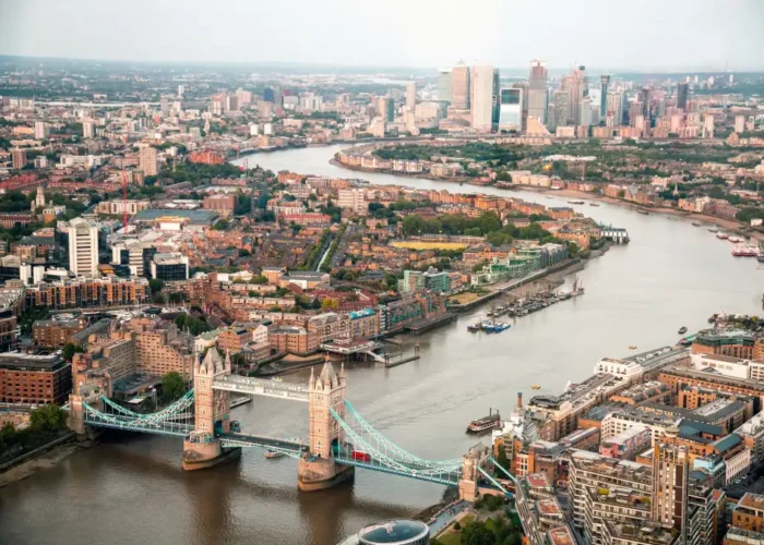 السفر إلى بريطانيا england