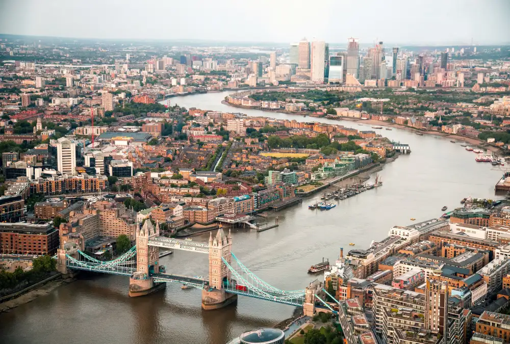 السفر إلى بريطانيا england