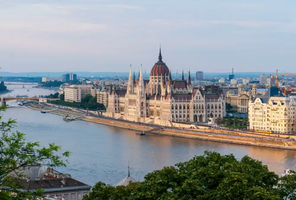 السفر إلى المجر Travel to Hungary