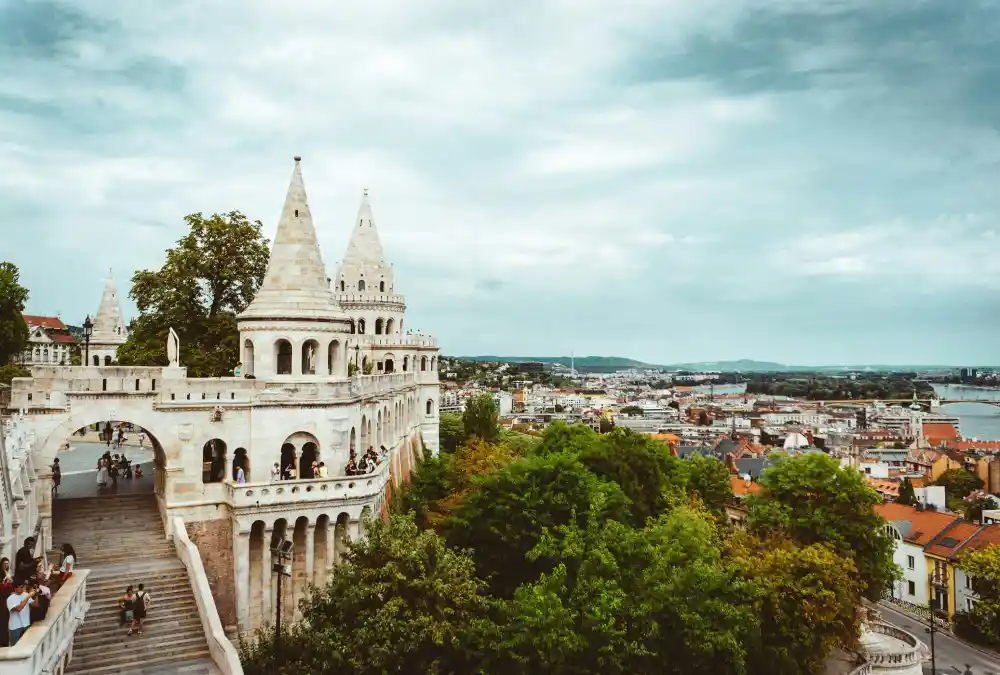 السفر إلى المجر Traveling to Hungary