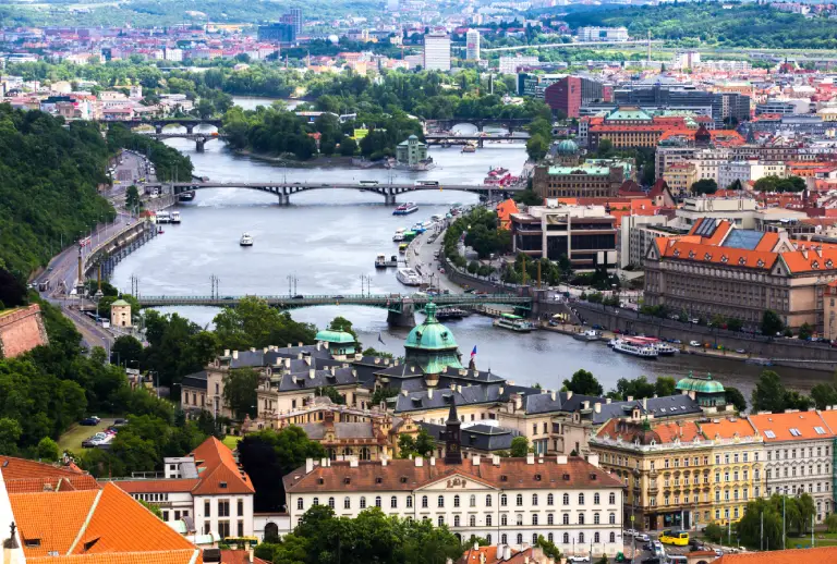 السياحة في التشيك للعوائل prague family vacation